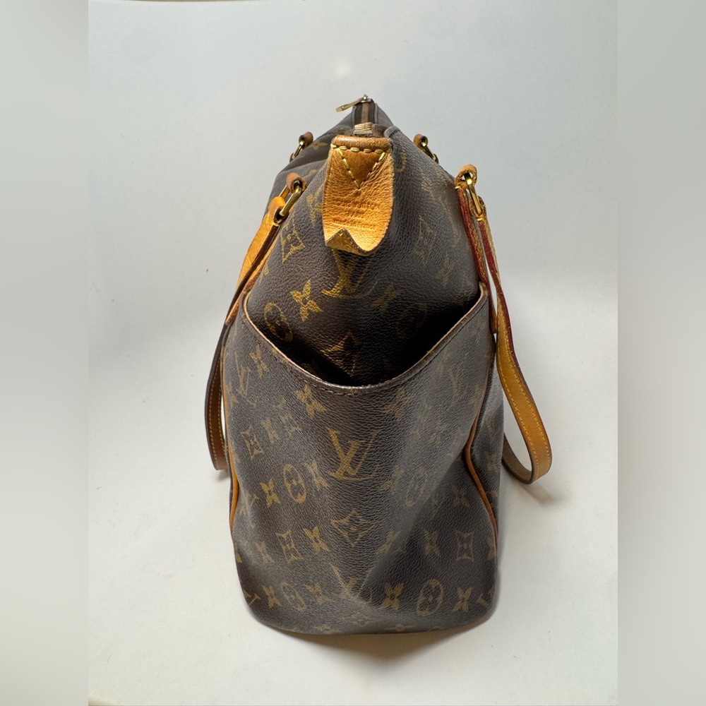 SOLD Louis Vuitton Totally MM Monogram Tote Bag - Picture 8 of 14